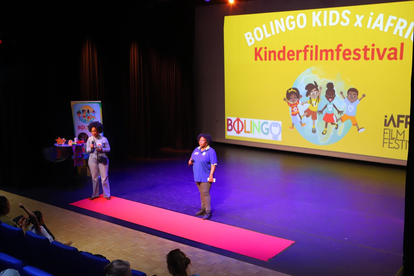 Carla opent het Bolingo Kids x iAfrica Kinderfilmfestival